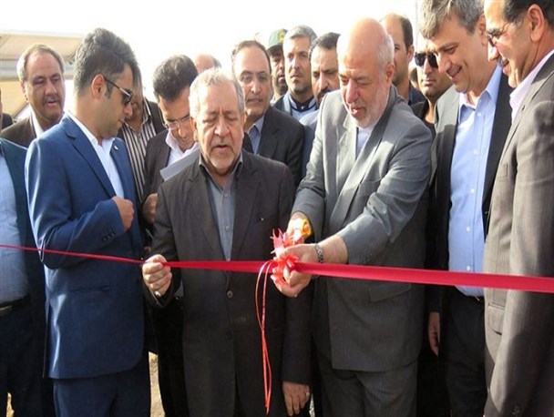 افتتاح بزرگترین نیروگاه خورشیدی ۱۰ مگاواتی کشور در شرق اصفهان+ تصاویر
