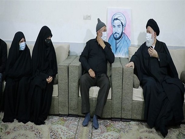 حرکت در خط سرخ شهادت مستلزم ذوب واقعی در مفهوم خدمت به دین است