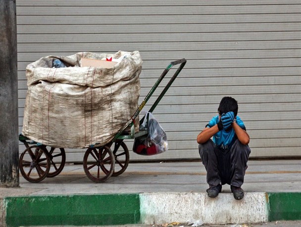 متولی ساماندهی زباله‌گردها کدام نهاد است؟/ جرم‌انگاری زباله‌گردی برای فقرا آب و نان نمی‌شود