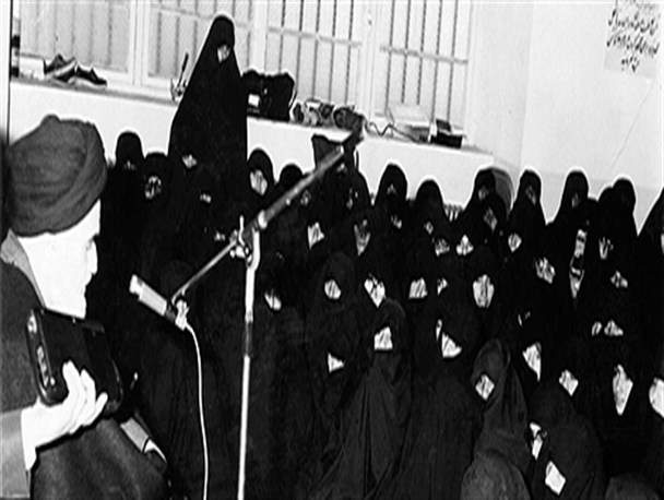 زنان باید مانند مردان در سـرنـوشـت خـود دخـالـت داشـته باشند