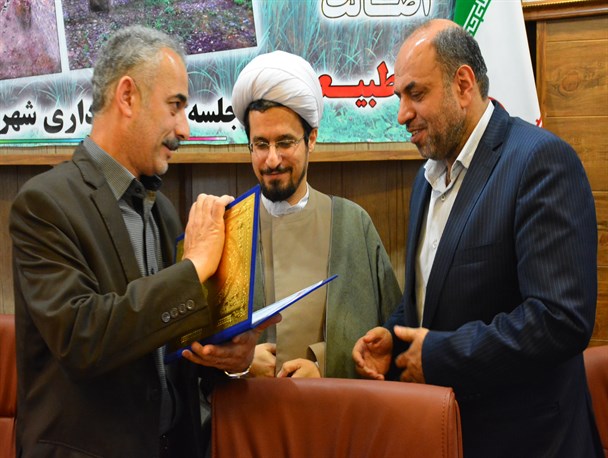 تقدیر از ندیمی نماینده شهرستان توسط فرماندار +گزارش تصویری آخرین حضور