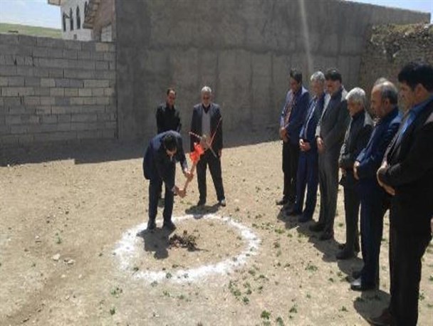 کلنگ احداث مدرسه دو کلاسه خیر ساز روستای گلیتر چاراویماق به زمین زده شد