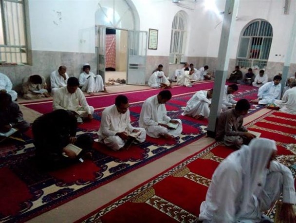 سحرخوانی یک رسم متداول و کهن در سراوان/برای آغاز ماه رمضان سه نفر هلال ماه را رویت می کنند
