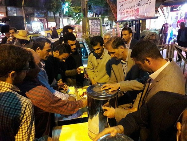 برپایی ایستگاه افطاری ساده در اردبیل