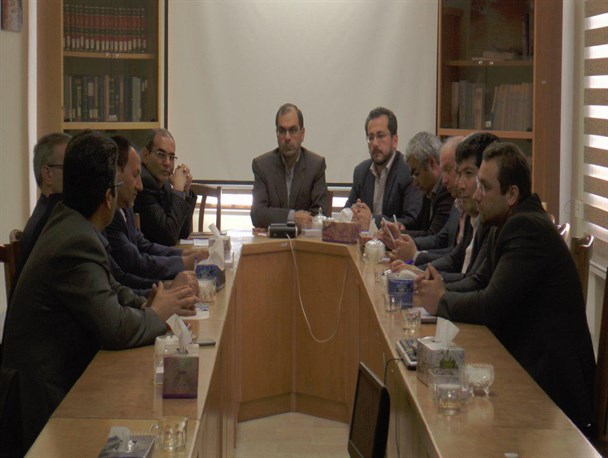 همکاری بانک ها در تحقق اقتصاد مقاومتی و رونق تولید ضروری است