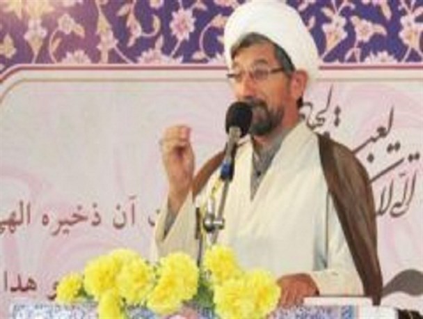 خداوند عبادت کسی که نماز بخواند و زکات پرداخت نکند را نمی پذیرد