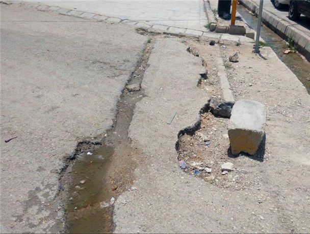 پیراهن چهل تیکه بر خیابان های شهر /حکایت پر تکرار چاله چوله های پایتخت اقتصادی کشور!