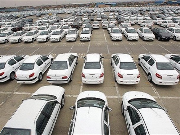بازار انحصاری خودرو آزاد شود/ خودروسازان از دولت باج می‌گیرند