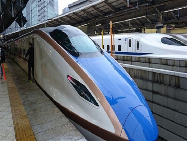 توقف قطار سریع السیر تهران قم اصفهان در ایستگاه بلاتکلیفی