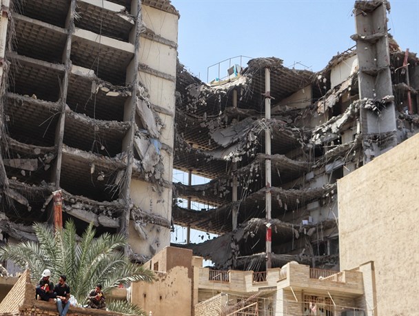 نمره مردودی مجلسی ها در حادثه متروپل آبادان/ آقای نماینده دقیقا کجایی؟