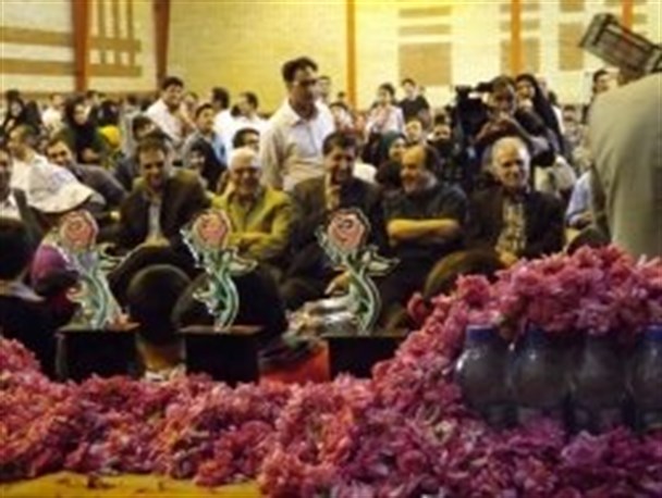 گزارش تصویری/برگزاری ششمین جشنواره گل سرخ دامنه های سهند در گنبرف اسکو