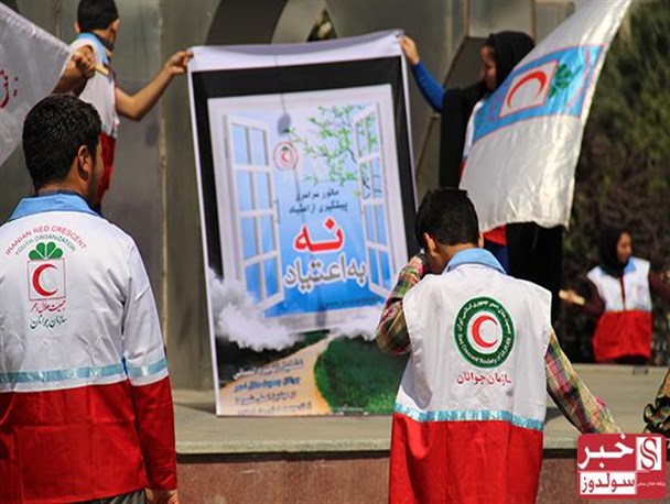 گزارش تصویری از تشکیل زنجیره انسانی "نه به اعتیاد" در نقده