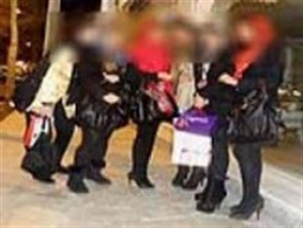 جولان ساپورت پوشان در خیابان های زنجان/ قیمت ارزان دلیل قبح شکنی برخی جوانان