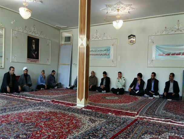 اجرای طرح اُنس با قرآن در محضر شهدا در شهر لیکک+تصاویر