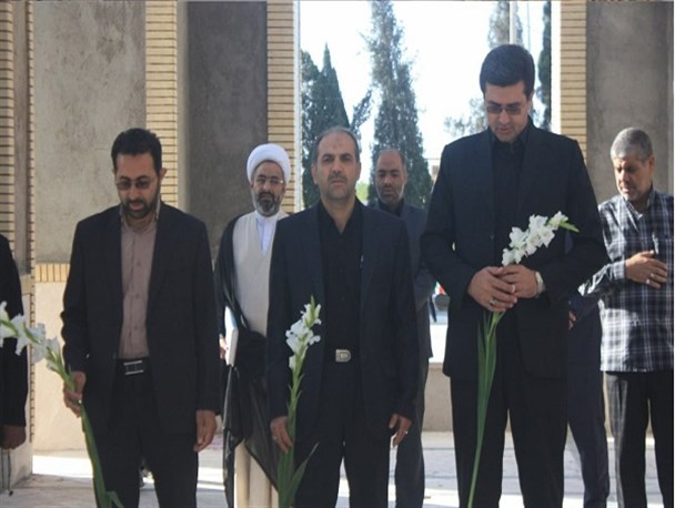 ادای احترام به شهیدان گمنام مهریز