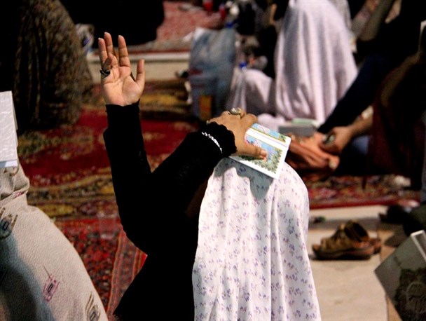 بانوان هرمزگانی در دومین شب قدر دست به دعا سوی معبود