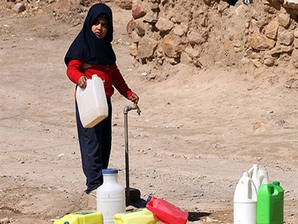 بی تدبیری ؛کام سیستانی ها  را خشکاند/ حرکت لاک پشتی مسئولین در راه اندازی خط لوله آب شرب