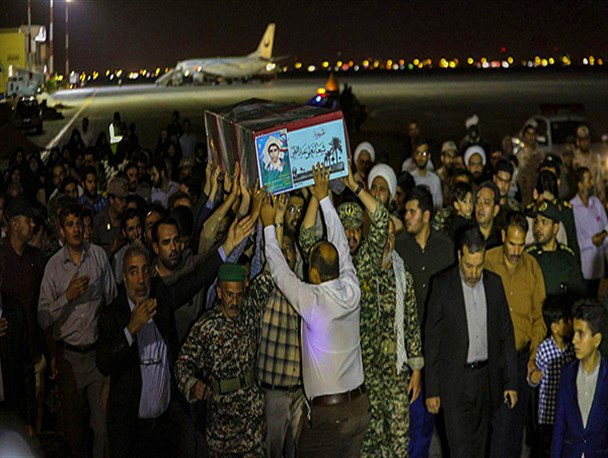 استقبال از شهید عبداللهی در فرودگاه شهید صدوقی یزد  از دریچه دوربین