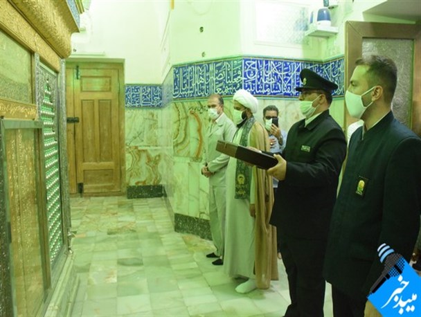 امامزاده خدیجه خاتون میبد معطر به عطر پرچم حرم رضوی شد