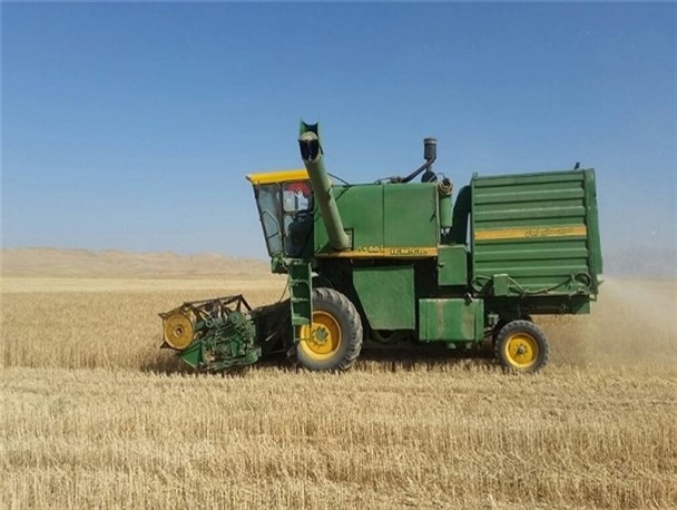 گلایه کشاورزان استان مرکزی از نبود نظارت بر نرخ برداشت محصولات زراعی با کمباین/اکتفای جهاد کشاورزی به صدور یک نرخنامه!