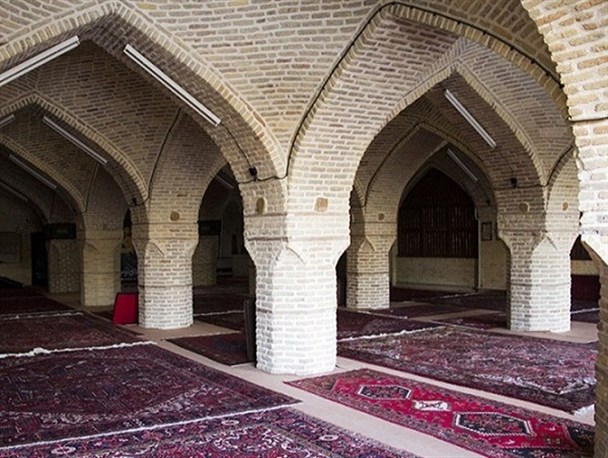 مساجد به عنوان مهمترین خاستگاه انقلاب اسلامی متولی ندارند