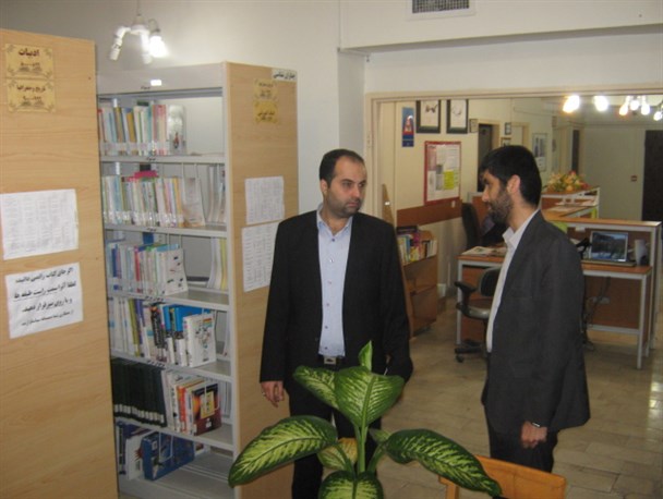 کتابخانه های عمومی یکی از عوامل مهم توسعه فرهنگی در هر جامعه ای است+عکس