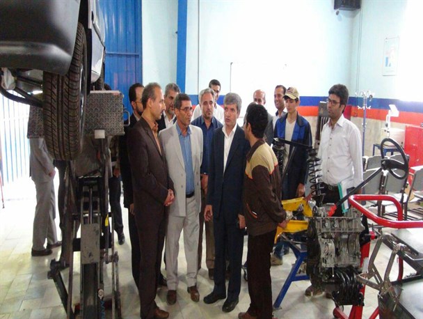 مراکز فنی و حرفه‌ای بازوان عملی تربیت نیروی انسانی ماهر به عنوان محور توسعه هستند