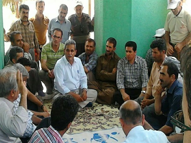 تجمع کارگران و مرغداران طلبکار از کشت و صنعت مهاباد 17 روزه شد/گزارش تصویری