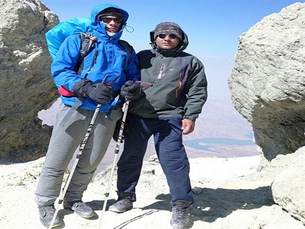 صعود برادران کنعانی از روستای منصوری جنوبی تنگستان به قله دماوند+ تصاویر