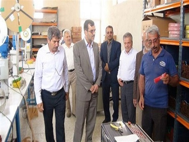 بازدید مسئولین از کارخانه چراغ سازی مدرن آشتیان