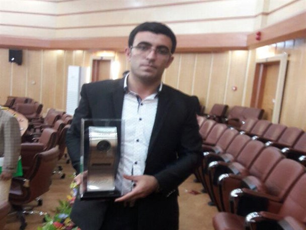 هنرمند فرشباف سیاهکلی تولید کننده برتر گیلان شد/ برای افزایش تولید فقط مقداری جا میخواهم