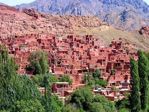 قلعه های تاریخی روستای ابیانه مرمت می شوند