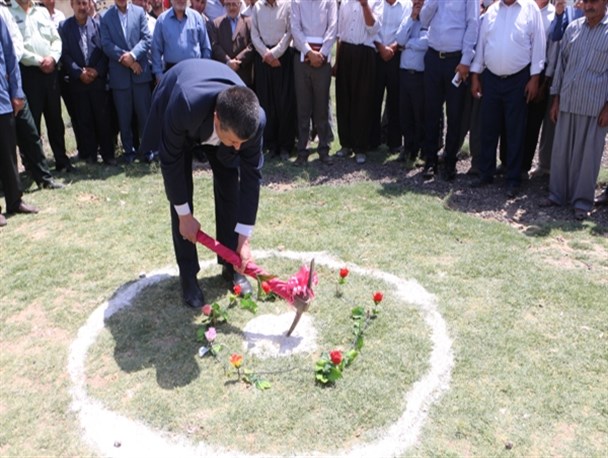 کلنگ احداث مدرسه ۶کلاسه روستایی در میاندوآب به زمین زده شد + تصاویر