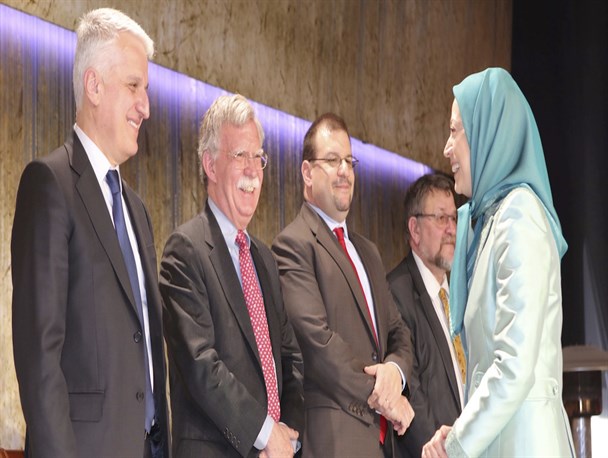 غرب؛ مأمنی برای منافقین کوردل