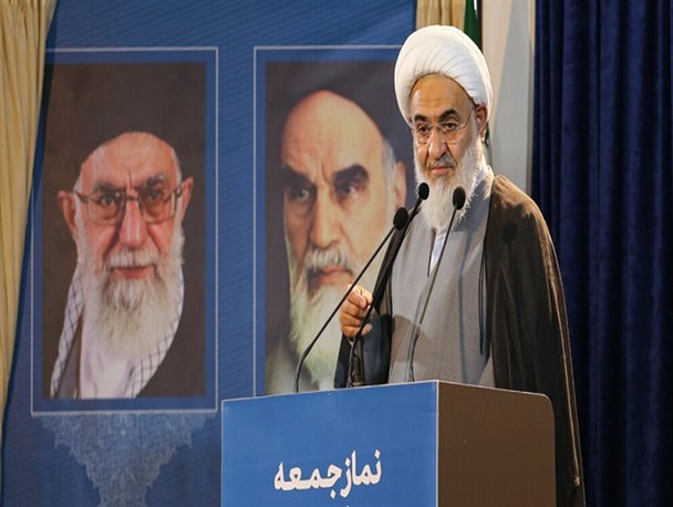 همه برای جوان‌تر شدن جمعیت نمازهای جمعۀ استان قزوین پای کار بیاییم