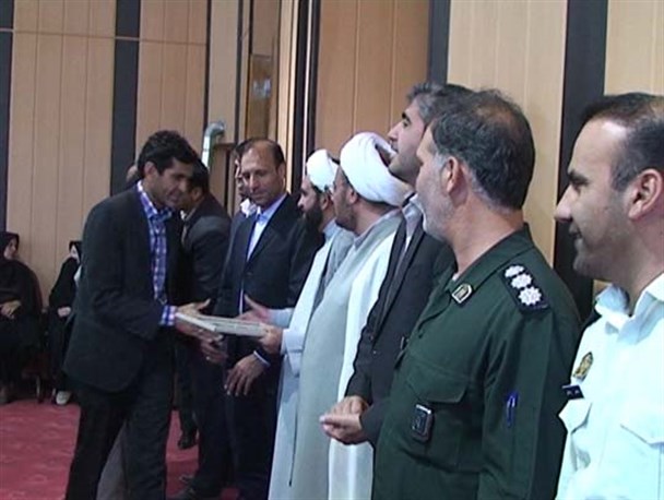 فرماندار بوانات از مدیران برتر شهرستان تقدیر کرد + عکس