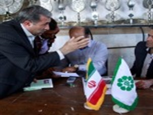 تشکیل میز خدمت مسئولین در مصلای نماز جمعه