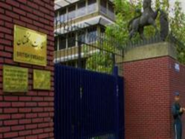 ایران همچنان انگلستان را استعمارکبیر و روباه پیر می داند/ در ارتباط با کشور انگلیس باید محتاطانه عمل کنیم