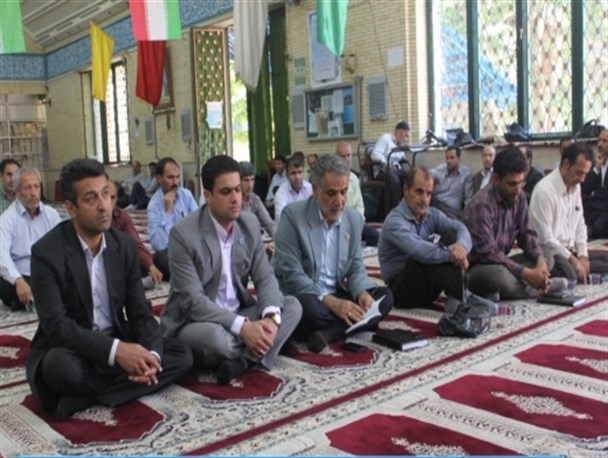 حضور مسئولین دولتی سپیدان در مسجد جامع شهر