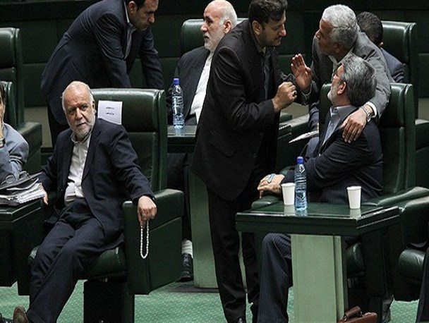 بازی زنگنه با نمایندگان در میدان غیر علنی مجلس/ هیچ قرارداد نفتی به رای گذاشته نشد