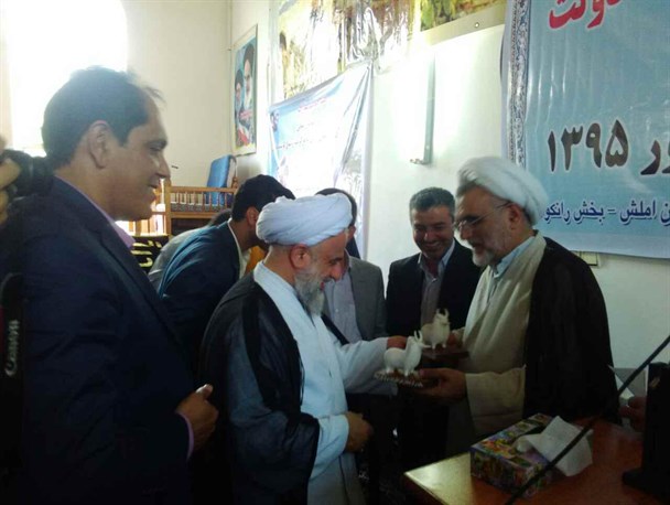 اهدا نشان تاریخی "گاو کوهاندار املش" به معاون وزیر ارشاد+تصاویر