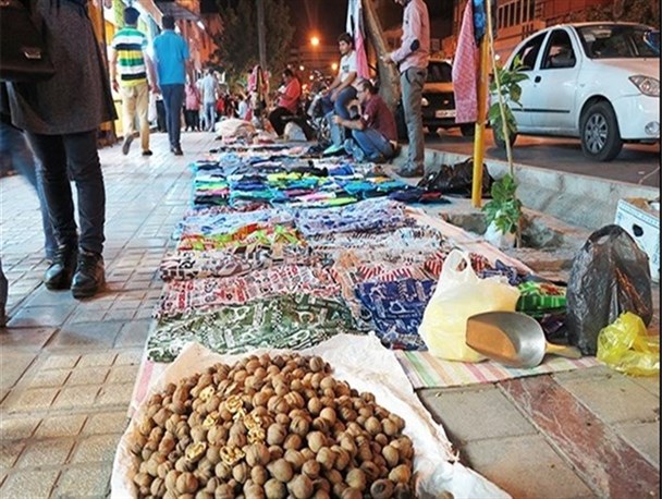 ساماندهی بیش از ۴۵۰۰ دست‌فروش مشهدی/ ۵ بازار سیار جدید در سطح شهر مشهد راه‌اندازی شد