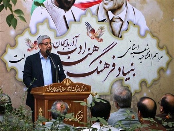 در حوزه فرهنگ و اقتصاد باید درونزا و برونگرا بود/ نگرش سیاسی از موضوعات فرهنگی زدوده شود