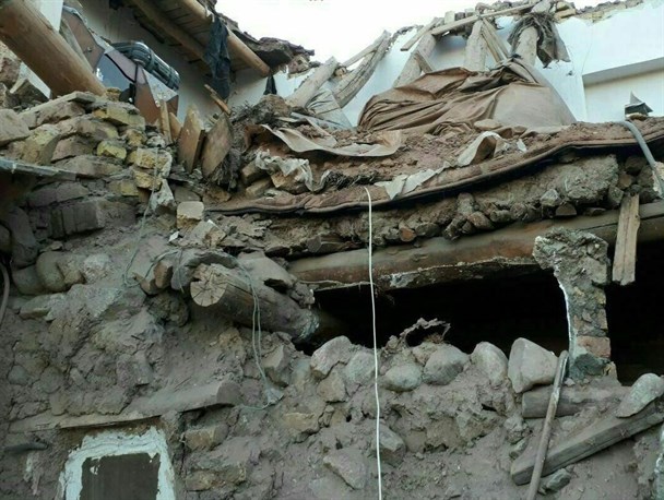 عملیات آواربرداری مساکن تخریب شده روستای ایوق شروع شده است
