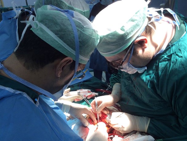 سقوط کودک چهار ساله از ارتفاع 6 متری/نجات معجزه آسای کودک پس از 4ساعت عمل جراحی
