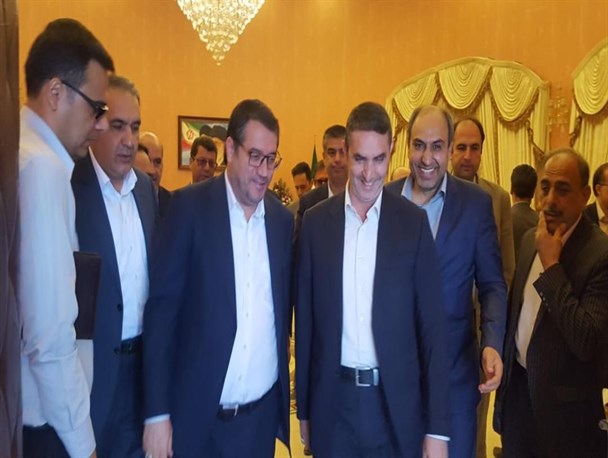 وزیر صنعت وارد اراک شد