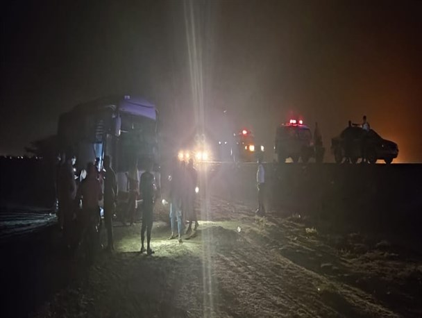 ۲۸ مصدوم در واژگونی اتوبوس در محور مواصلاتی سه‌راهی هفتکل تا غیزانیه‌