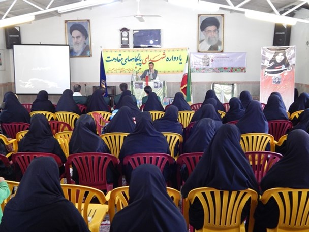 یادواره ۱۲شهید ماهنشان در جمع بانوان ماهنشانی گرامی داشته شد /ادب نمونه بارز اخلاقی شهدا بود+تصاویر
