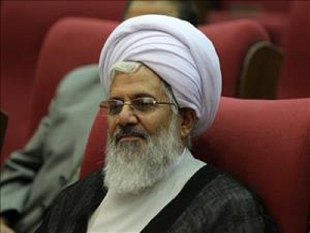 کسی که جلوتر از رهبر حرکت می‌کند نمی‌تواند ادعای ولایتمداری داشته باشد/ سعودی ها فرافکنی نکنند