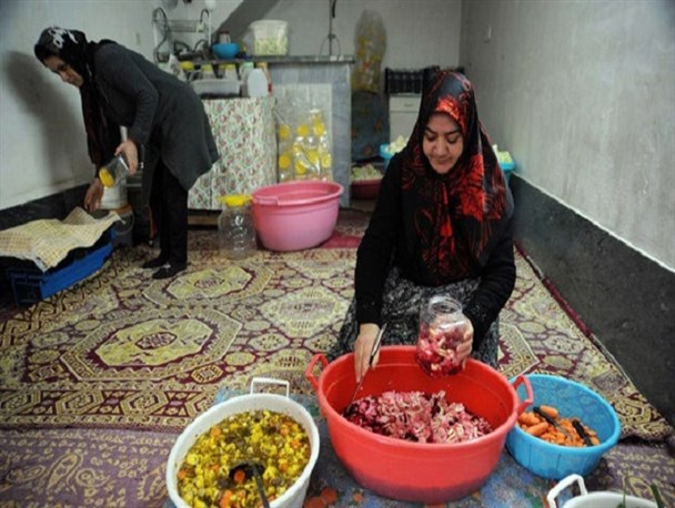 اوج اقتصاد مقاومتی با ترشی های خوش طعم بانوی کرمانی